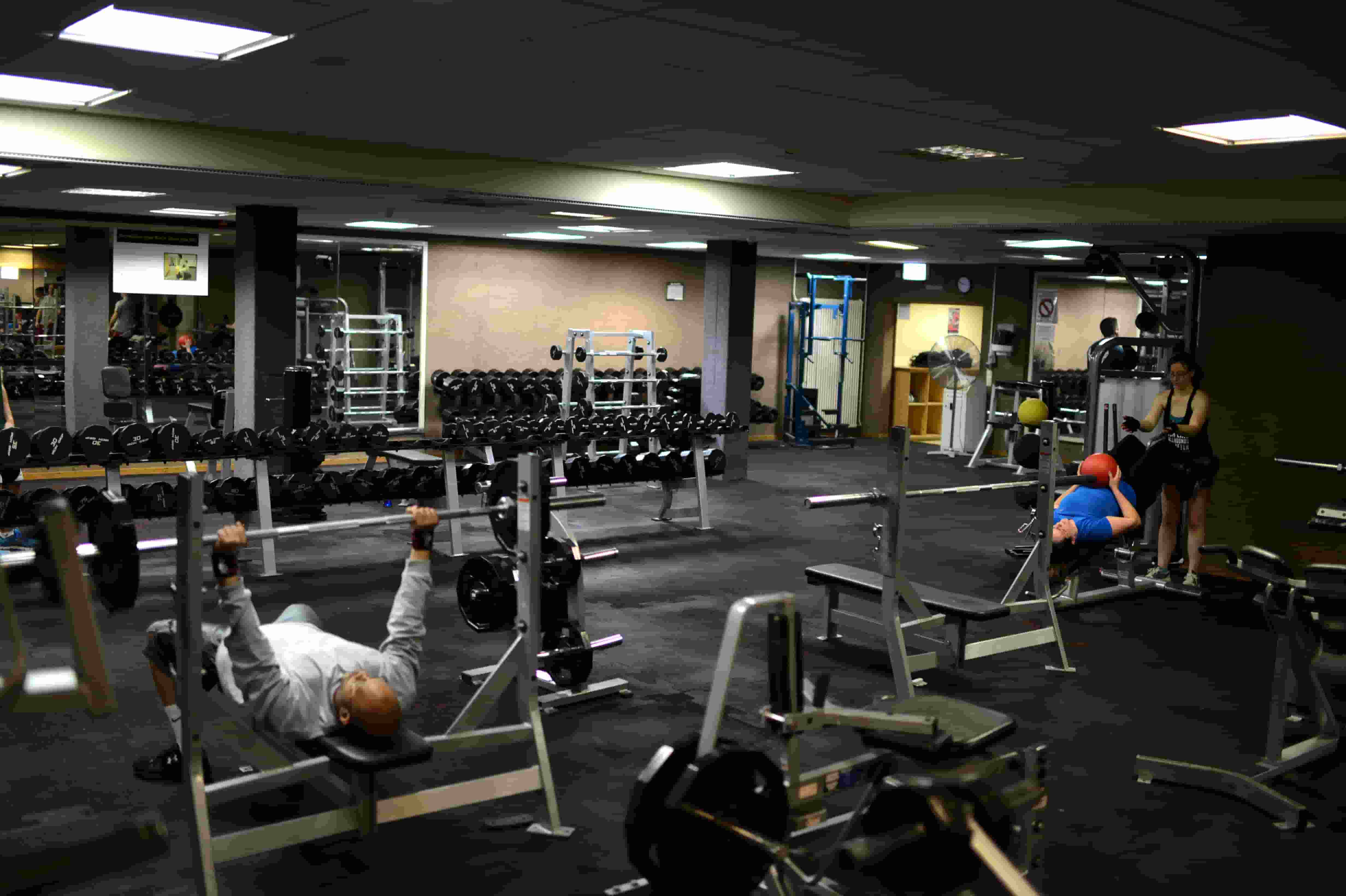 빠르게 근육을 키우고 멋진 체격을 만드는 데 도움이 되는 7가지 운동